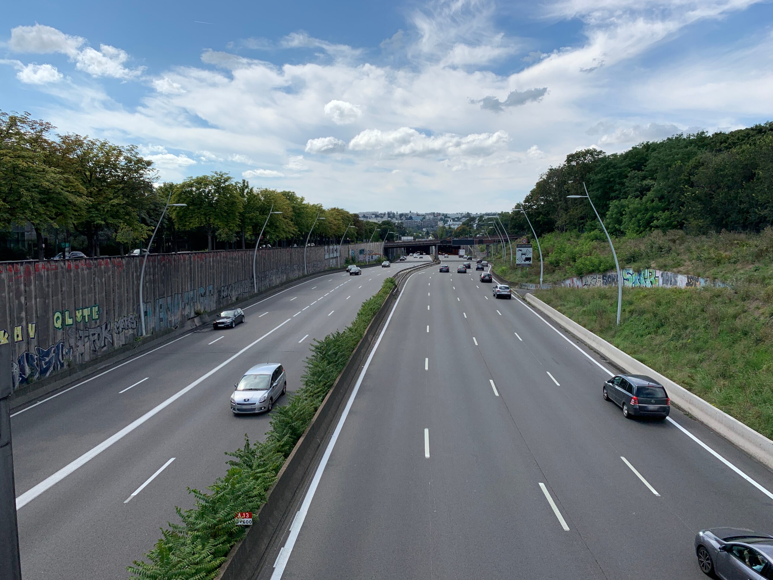 Lutte contre le narcotrafic : le gouvernement envisage la suppression des lignes blanches sur les routes