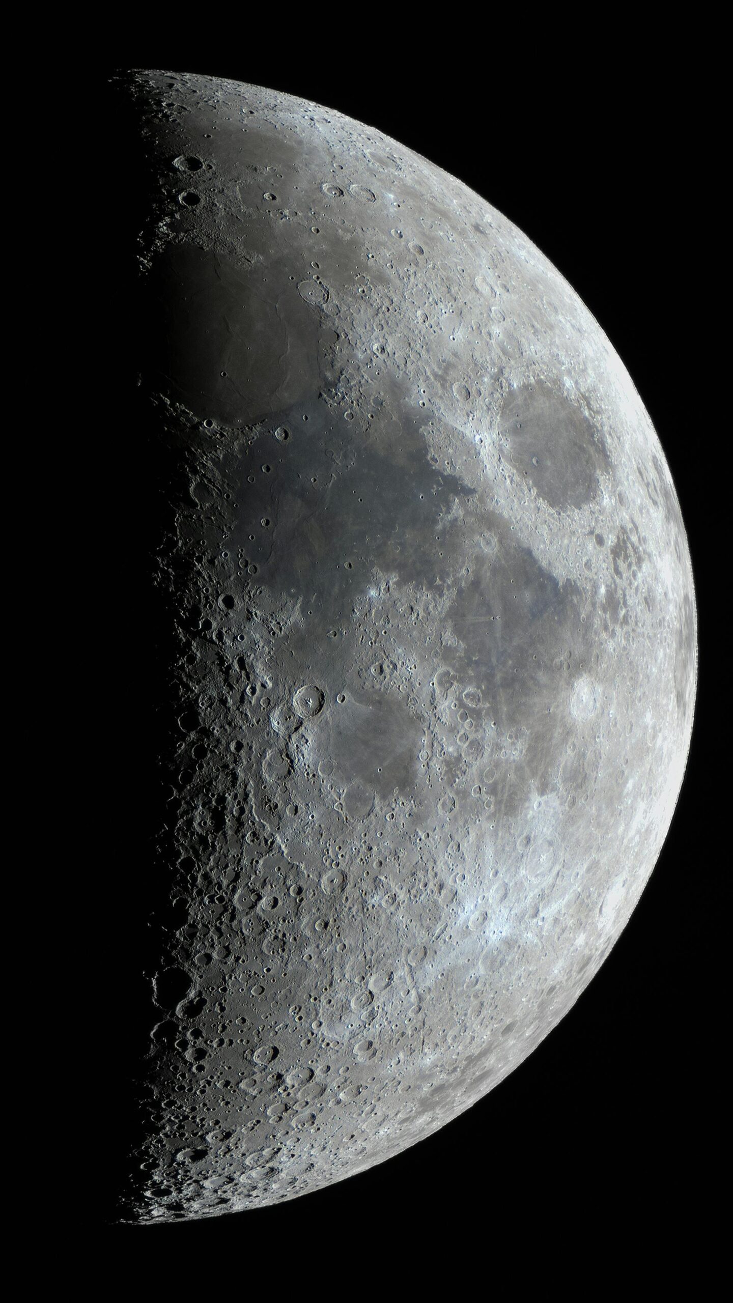Un intercité Paris-Clermont jamais arrivé retrouvé sur la face cachée de la lune